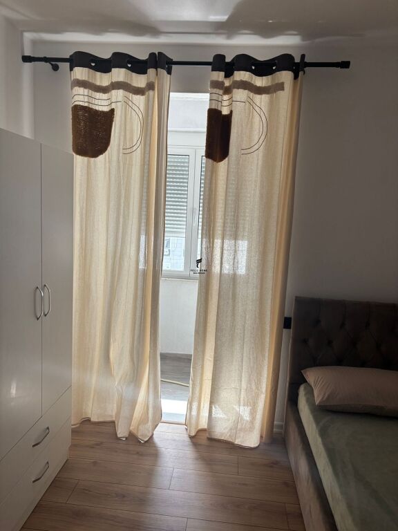 APARTAMENT ME QERA 2+1 21 DHJETORI 70.000 LEKE FH-65095