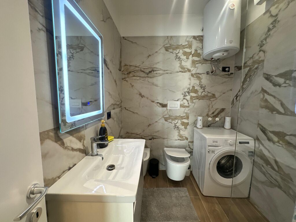 Apartament 1+1 Me Ballkon+Post Parkimi me Qira Ne Teg