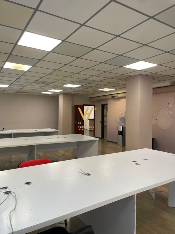 OFFICE 307 M2 FOR RENT ON ABDULLA KETA STREET, CENTER 3,400 EURO