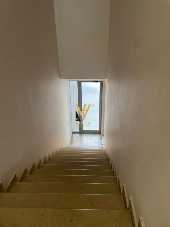 OFFICE 307 M2 FOR RENT ON ABDULLA KETA STREET, CENTER 3,400 EURO