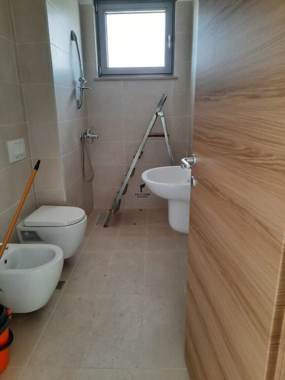 ZYRE ME QERA 67M2 STADIUMI DINAMO 70.000 LEKE FH-65156