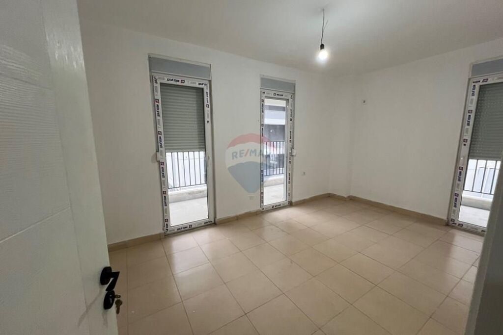 Apartament 3+1 për shitje në Rrugën 5 Maji, Tiranë