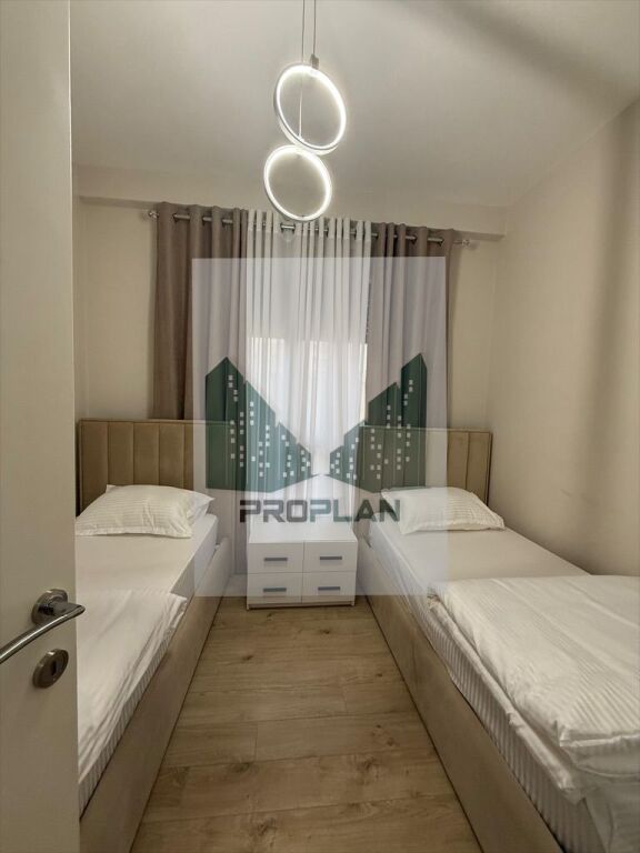 📢JEPET ME QIRA | Apartament 2+1+2 + 2 Poste Parkimi – Rruga e Barrikadave, Qendër