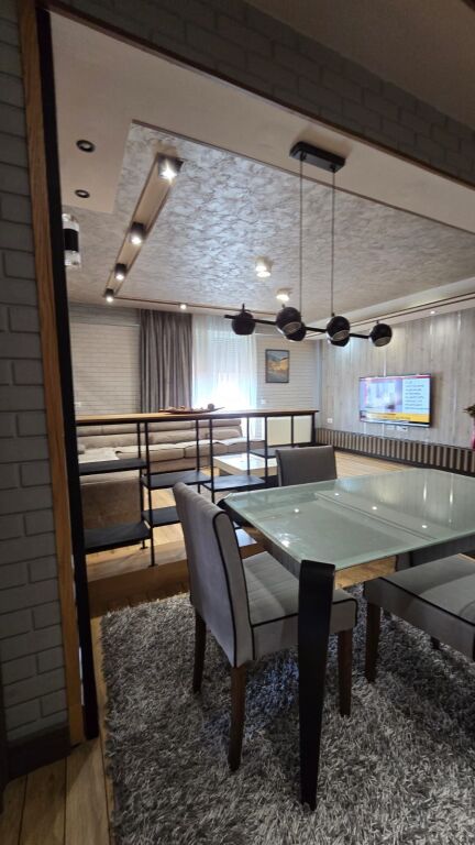 Shitet apartament te Myslym Shyri