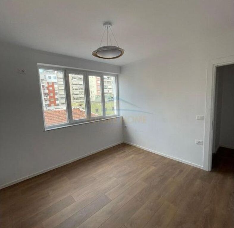 In vendita, Appartamento 1+1+Guardaroba, Mercato Elettrico, Tirana.