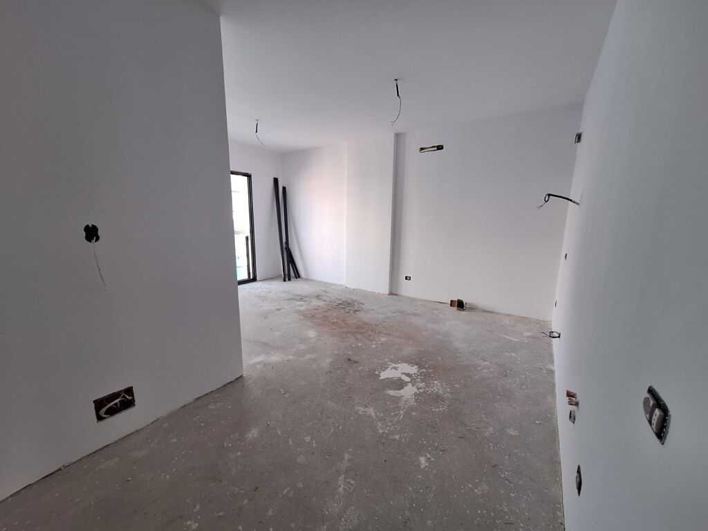 KRISTAL BUILDING, APARTAMENT 2+1 PER SHITJE, 2800€. KOMUNA E PARISIT