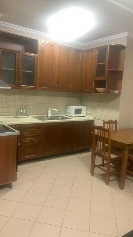 Apartament 1+1, Ballkon, Rruga e Durresit, 945 m nga qendra.