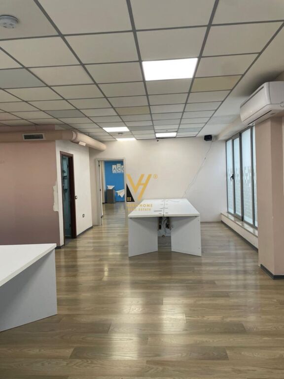 OFFICE 307 M2 FOR RENT ON ABDULLA KETA STREET, CENTER 3,400 EURO