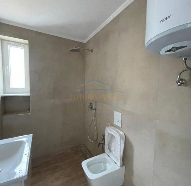 In vendita, Appartamento 1+1+Guardaroba, Mercato Elettrico, Tirana.