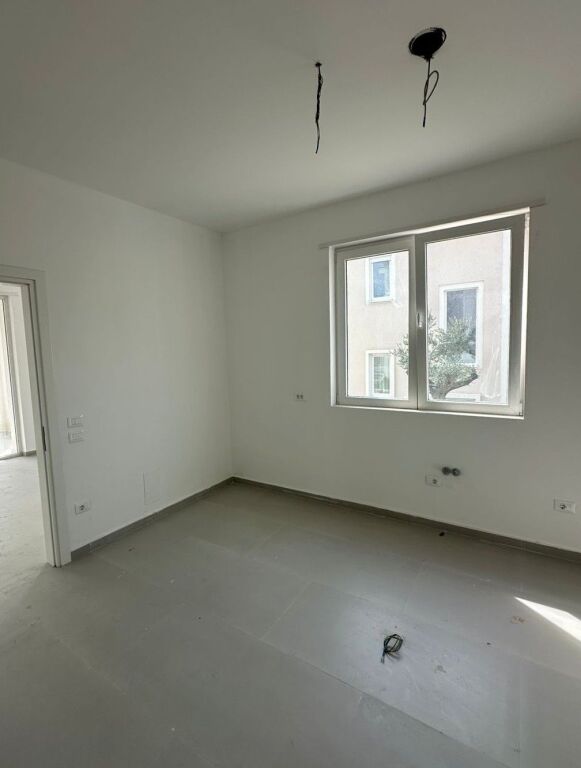 🏡 Vilë 3-Katëshe për Shitje – Collina Verde, pranë TEG