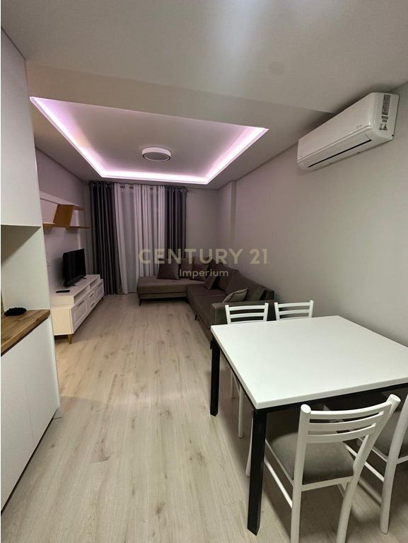 Apartament 2+1 me Qira tek Unaza e Re!