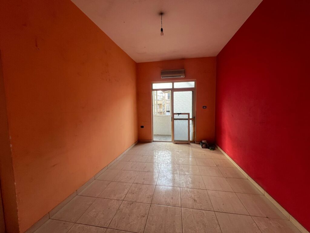 Ambjent zyrash me qira – Medrese, Tiranë