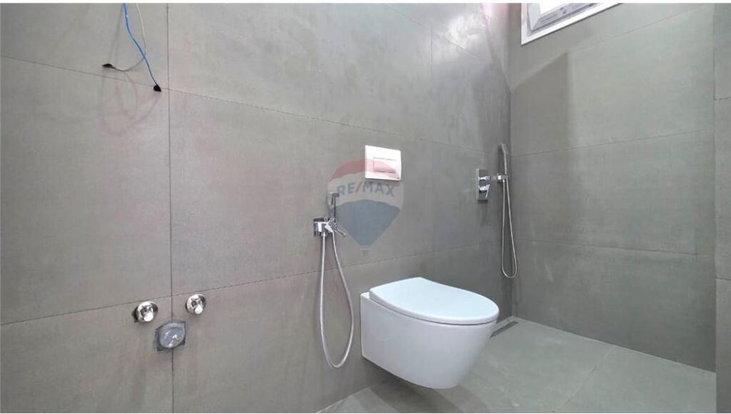 PENTHOUSE EKSKLUZIVE NË SHITJE – LUNGOMARE, VLORË 🌊