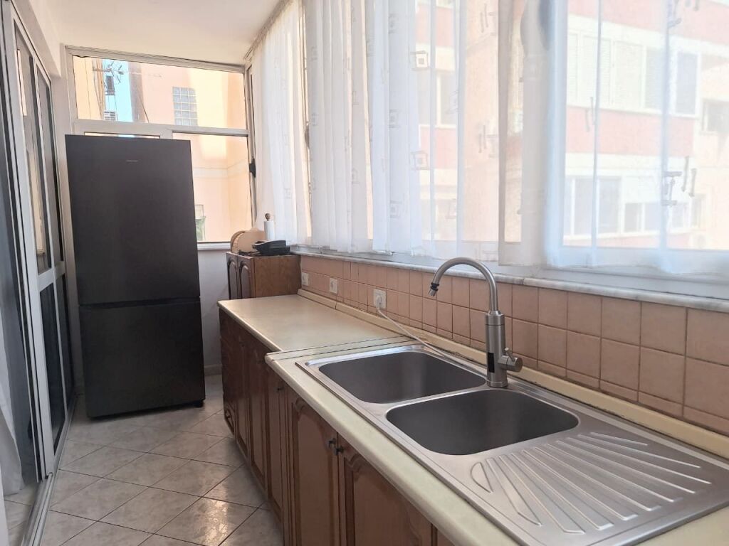 🏢Rruga Siri Kodra,,jepet me qera apartament 3+1+2,i mobiluar. 700Euro