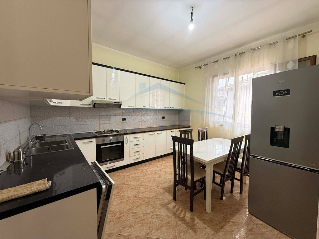 Qera, Shtëpi Private 2+1 + 2 Vende Parkimi, Rruga “Ferhat Draga”, Laprakë