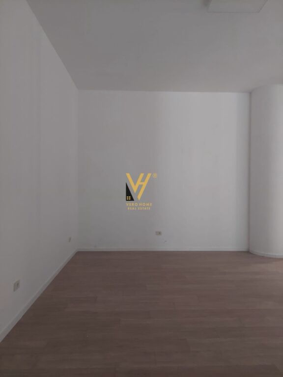 OFFICE 32 M2 FOR RENT AT MINE PEZA 100,000 LEKE