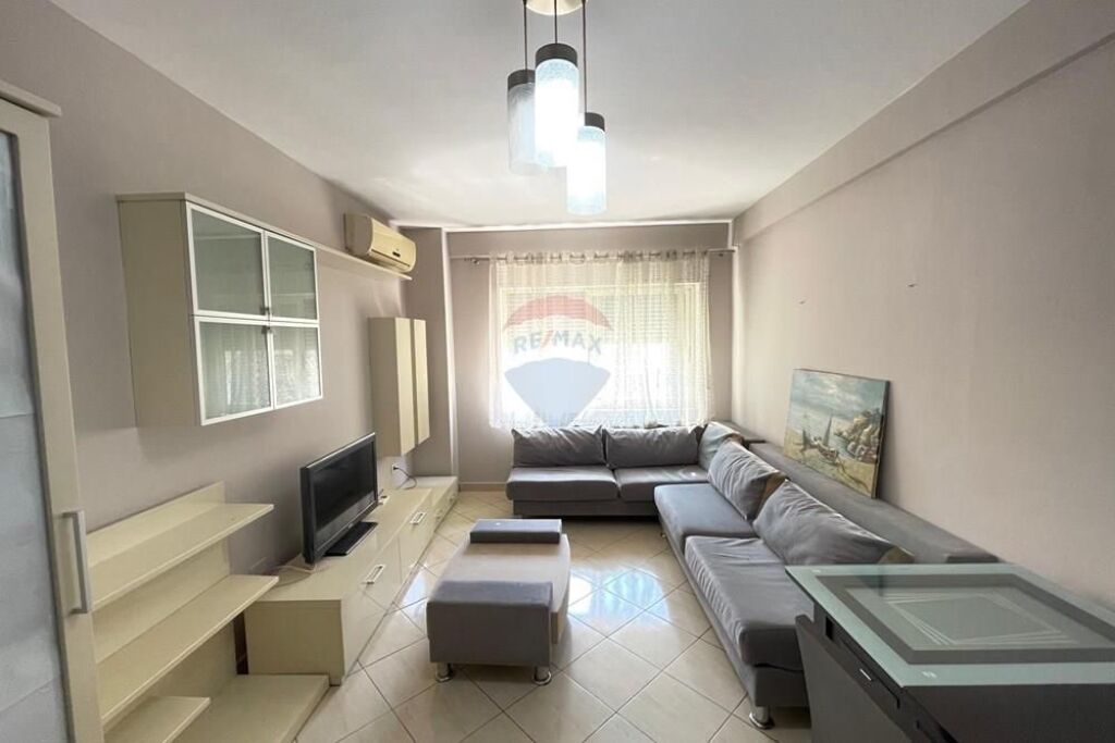 Apartment 1+1 for rent at 21 Dhjetori !