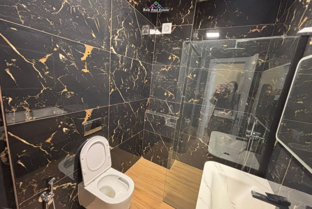 Apartament Me Qera 2+1 Tek Kopshti Botanik ( ID B2201806) Tirane