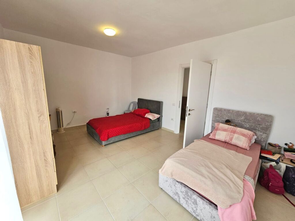 🏡 Affittasi: Ampio Appartamento 2+1 con Grande Veranda