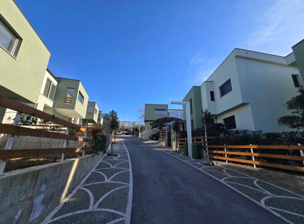 VILE PER QERA REZIDENCA LONG HILL