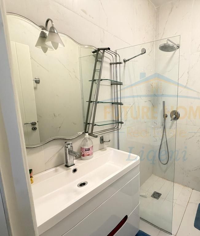Shitet, Apartament 2+1, Pazari i Ri, Tiranë