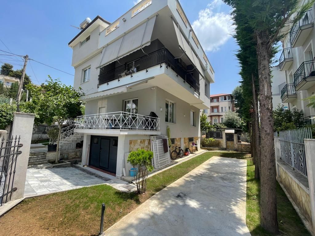 Vile me qira pranë Kompleksit të Vilave Amerikane