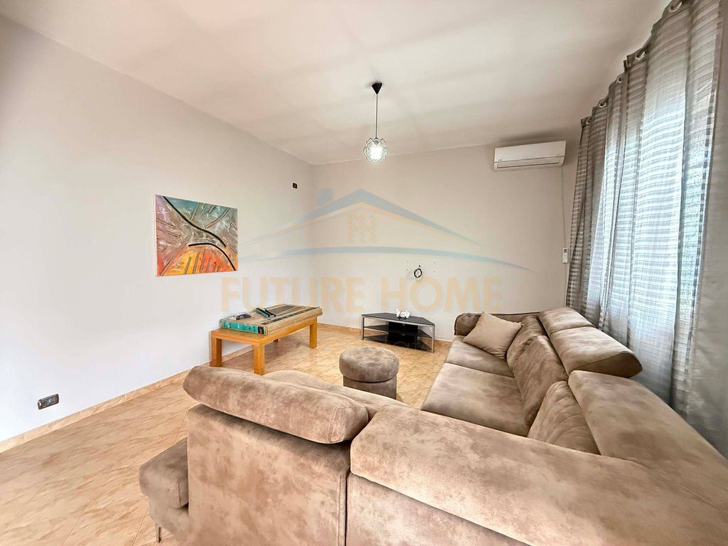 Qera, Shtëpi Private 2+1 + 2 Vende Parkimi, Rruga “Ferhat Draga”, Laprakë