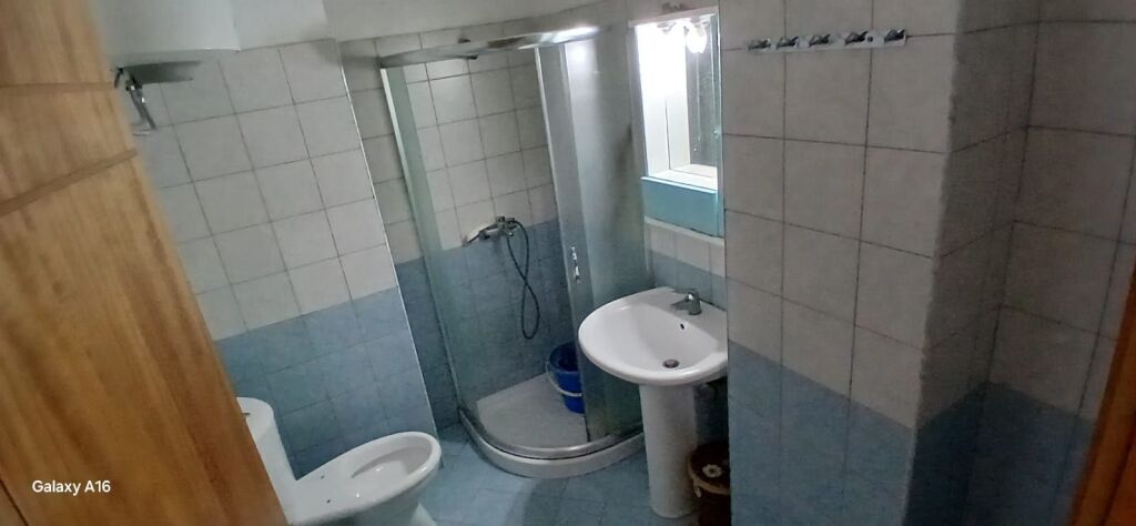 Lezhë qendër shitet apartament 2+1