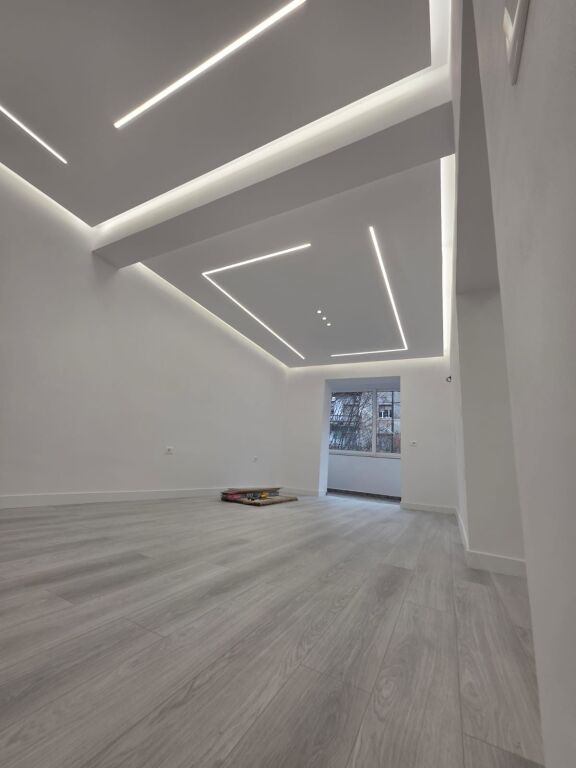 Premises for rent near the train station !