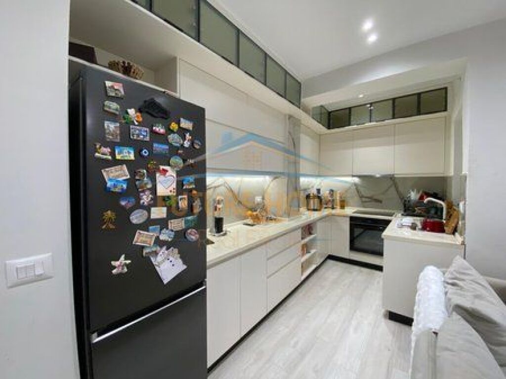 Shitet, Apartament 2+1+2, Stadiumi Dinamo