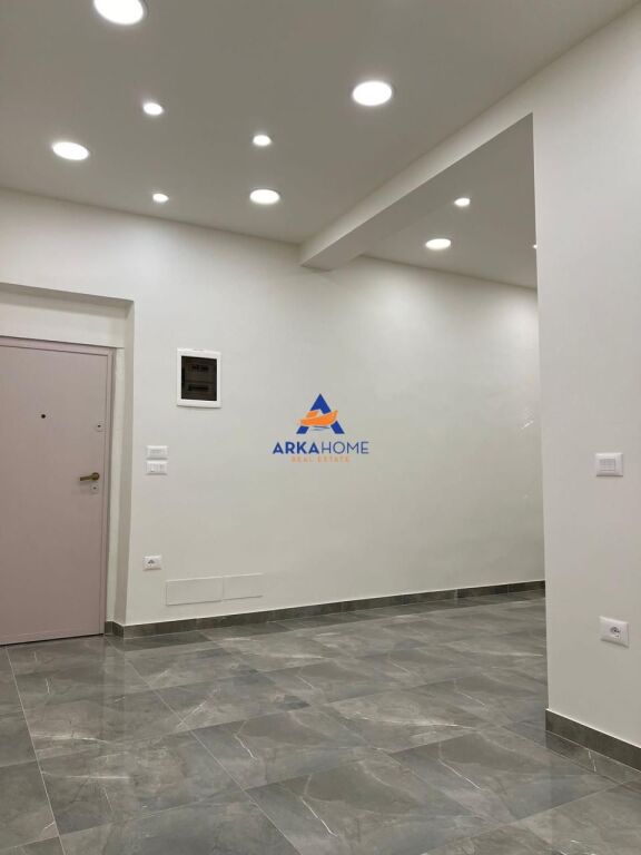 BUSINESS PREMISES FOR RENT BY THE ROAD "AT DINAMO STADIUM" 2500 EURO