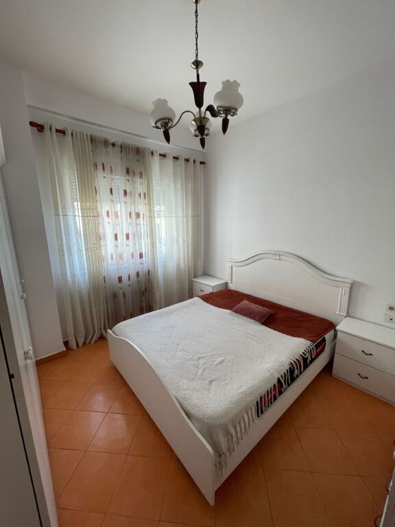 1+1 me qira te Rruga e Elbasanit