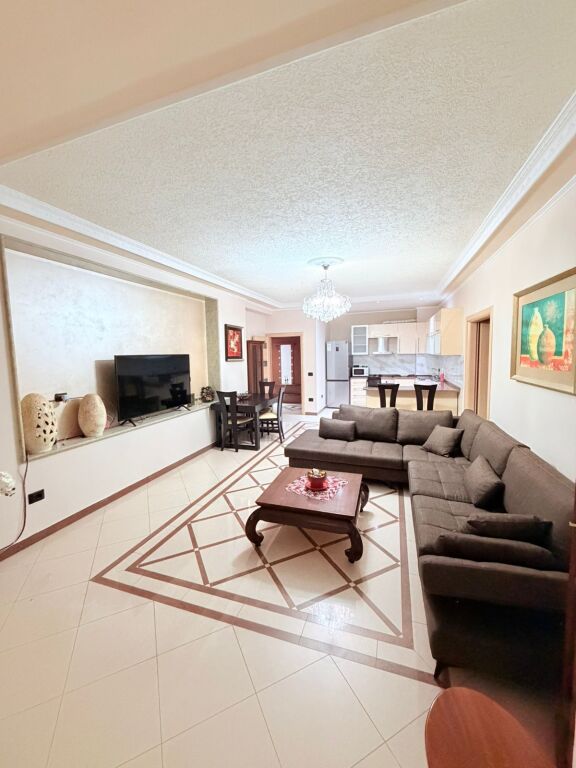 JEPET ME QERA APARTAMENT 2+1 ISH URT, DURRES