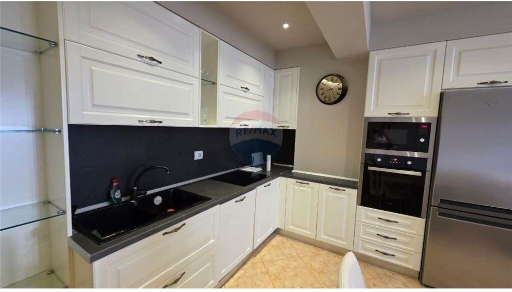 🌊 Apartament 2+1 me Qira në Lungomare, Vlorë – Pranë Hannover Bar 🏡