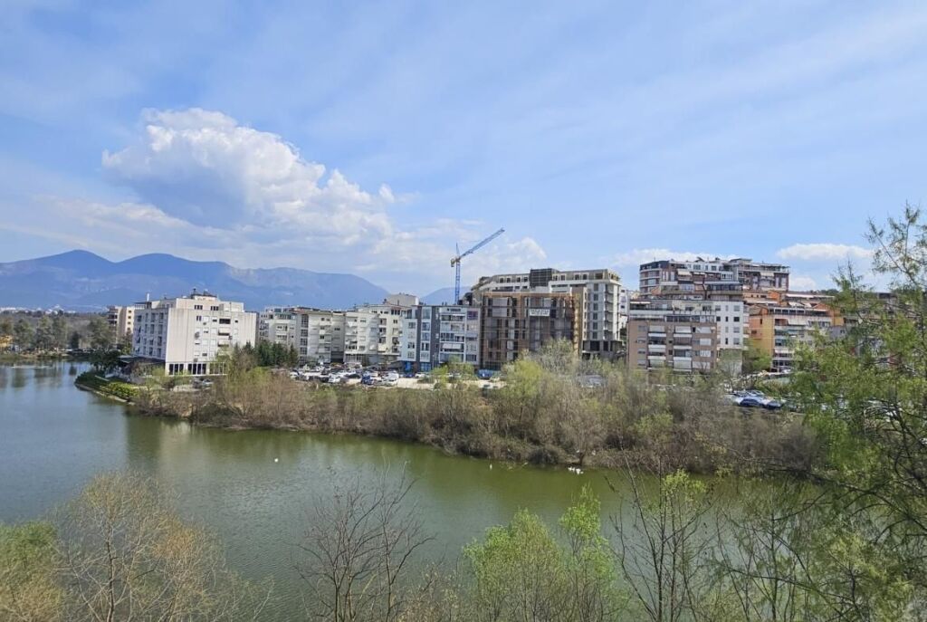 At the Dry Lake Luxurious Apartment for Sale with Lake View