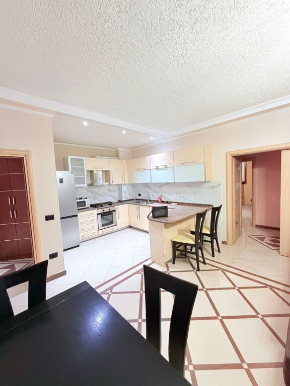 JEPET ME QERA APARTAMENT 2+1 ISH URT, DURRES