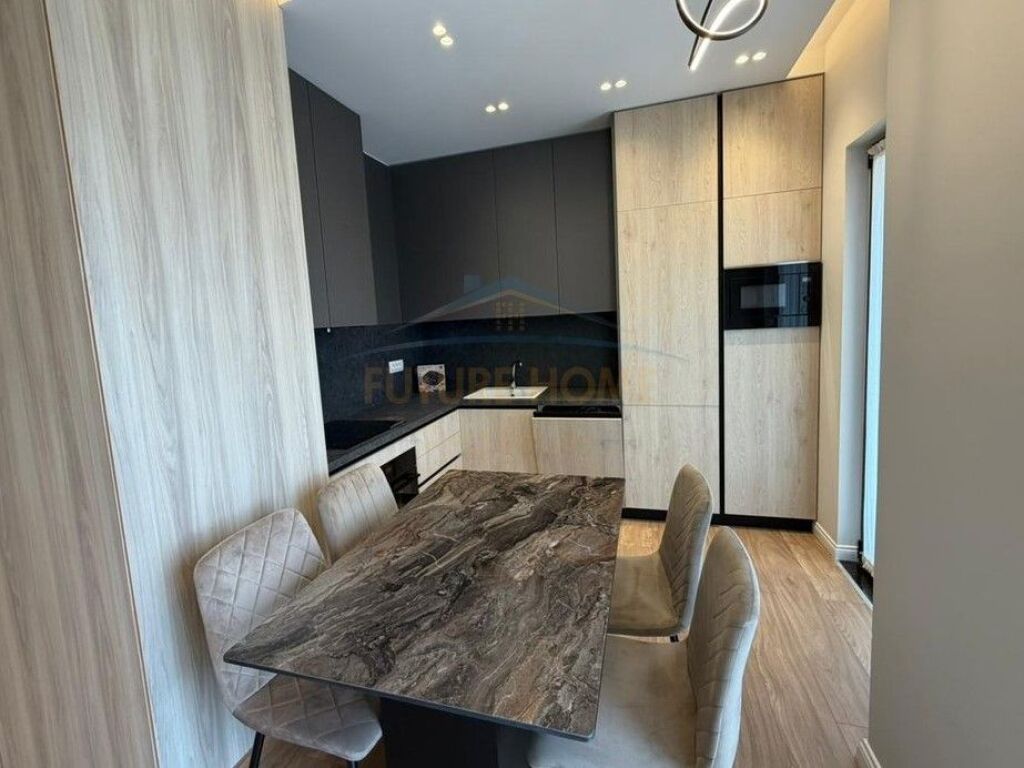 Affitto, Appartamento 1+1+Posto Auto, Via Barrikadave, Tirana.