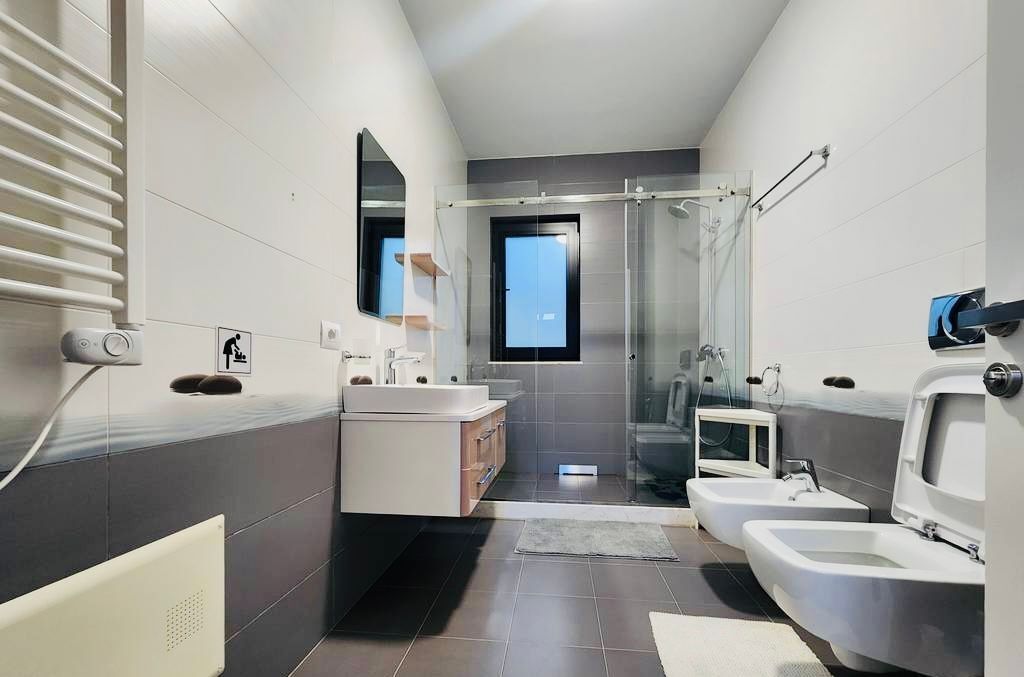 VILLA CON PISCINA IN AFFITTO A TEG!!!