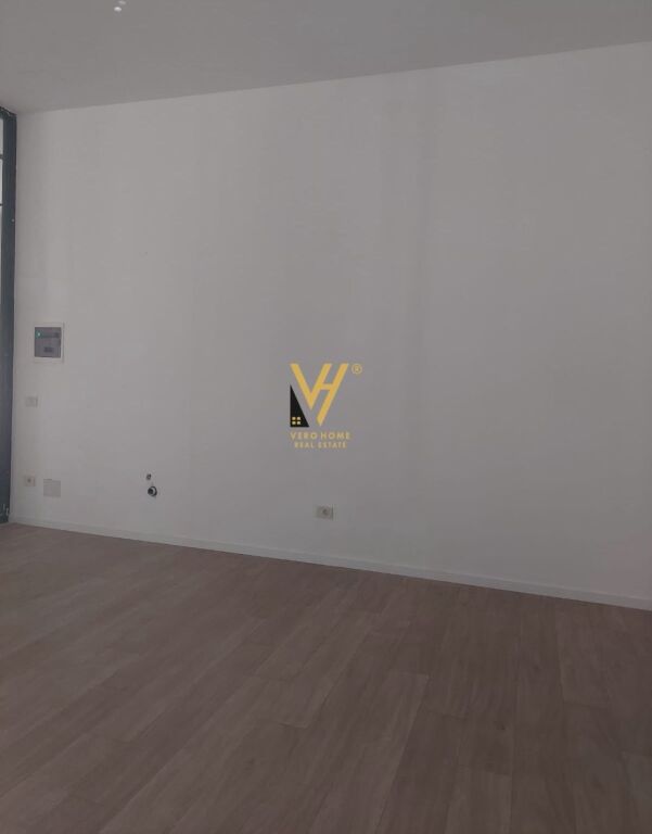 OFFICE 32 M2 FOR RENT AT MINE PEZA 100,000 LEKE