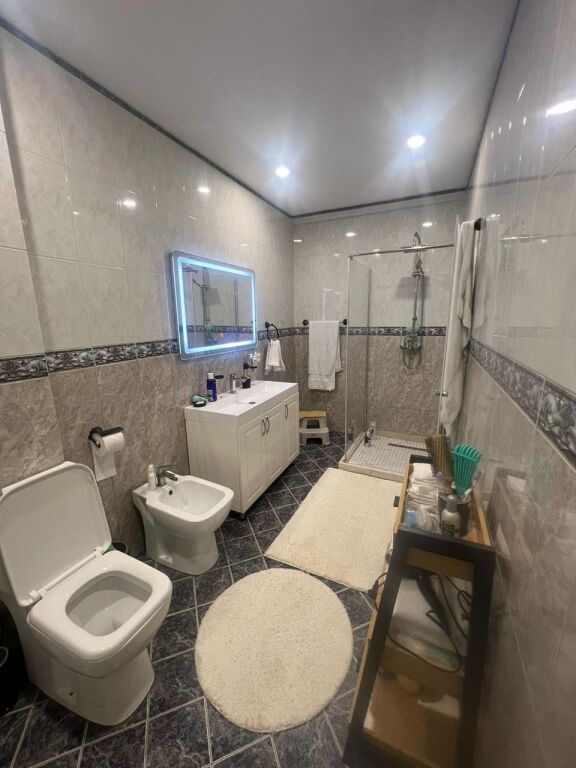 Apartament 2+1 per shitje tek Rruga e Barrikadave!