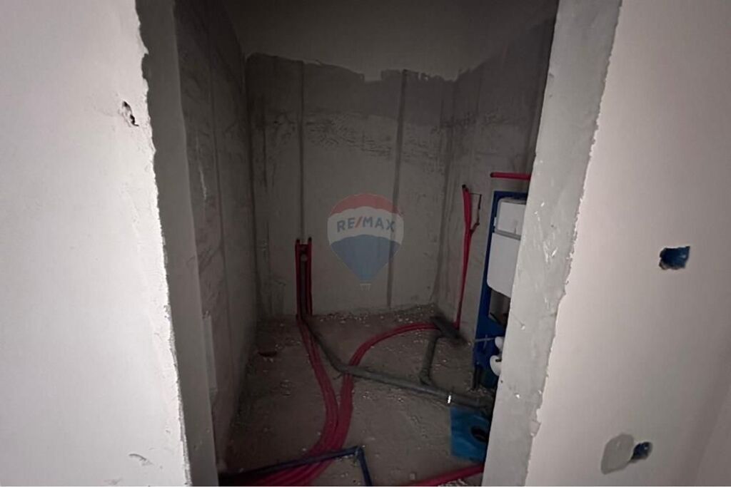 Shitet Apartament 3+1+2 në Paskuqan!