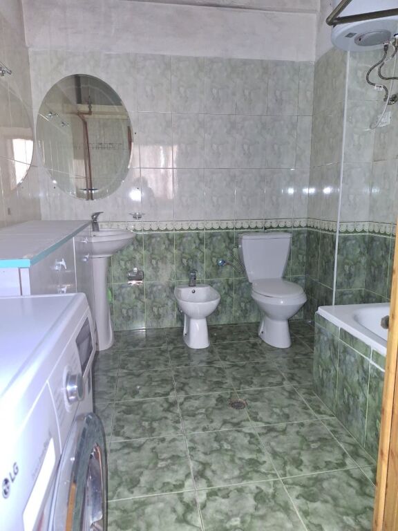 🏢Rruga Siri Kodra,,jepet me qera apartament 3+1+2,i mobiluar. 700Euro