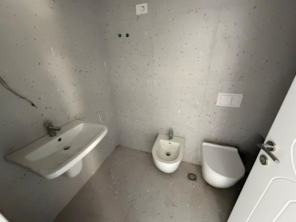 Apartament 3+1 per qira tek Golden Tower 3 tek Rruga Mine Peza.