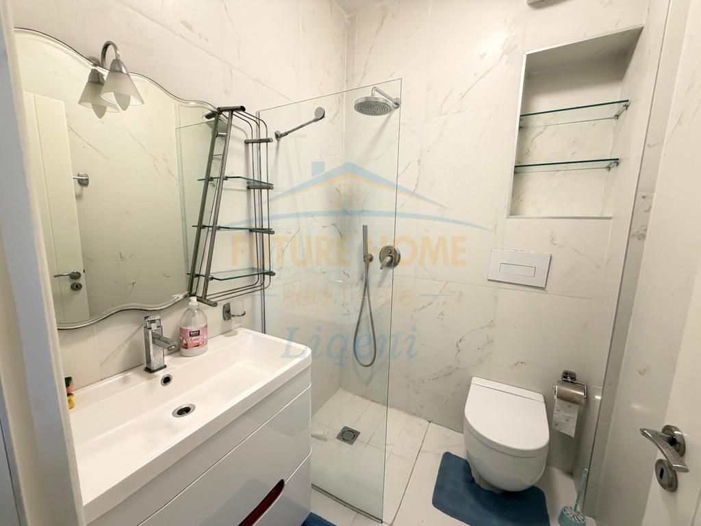 Shitet, Apartament 2+1, Pazari i Ri, Prane Zyres se Punes