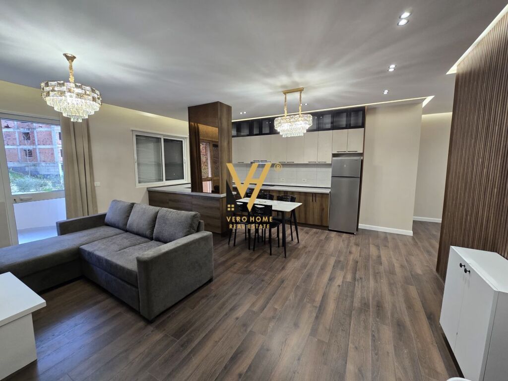 SHITET APARTAMENT 2+1+2 TE KOPSHTI BOTANIK 210.000 EURO