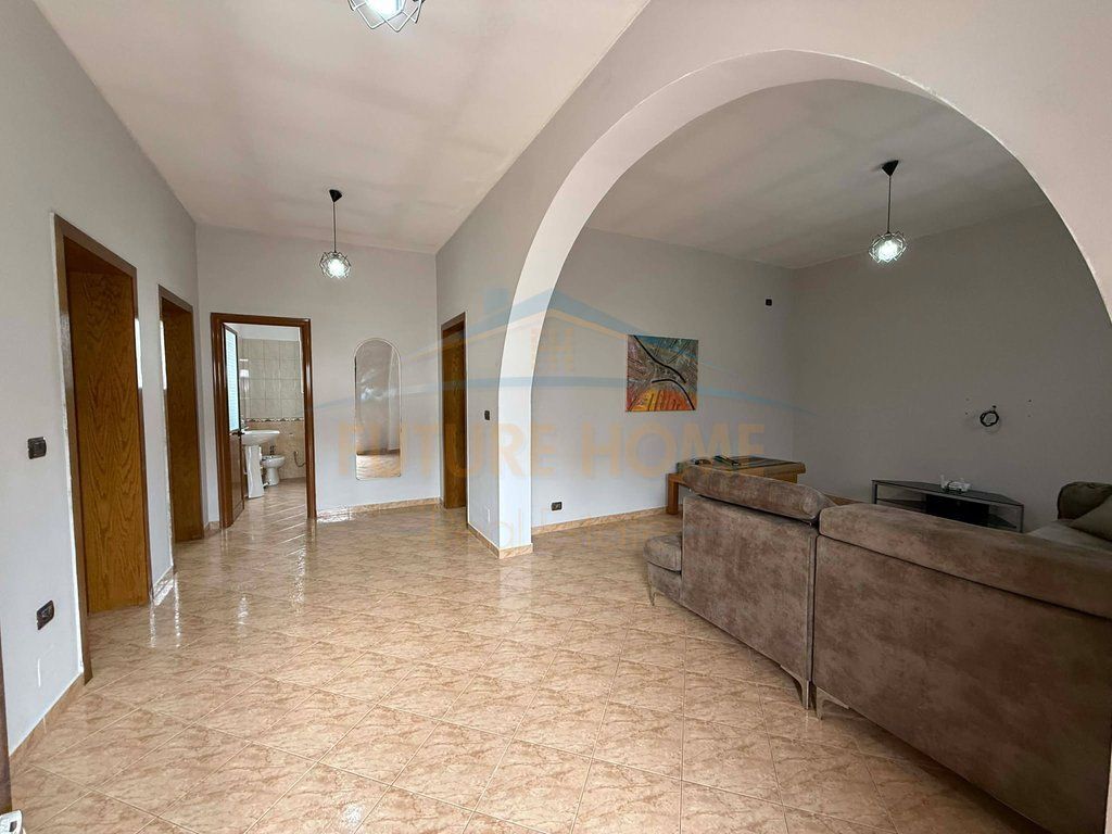Qera, Shtëpi Private 2+1 + 2 Vende Parkimi, Rruga “Ferhat Draga”, Laprakë