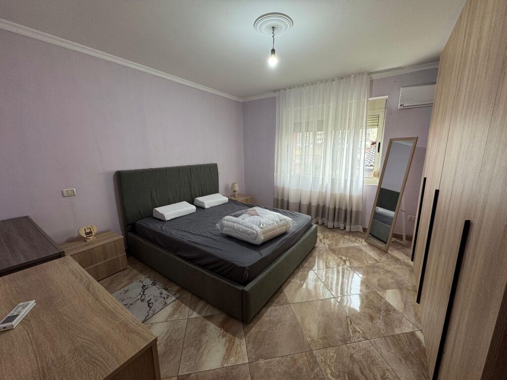 Shitet Apartament 2+1 Ne Qender te Durrsit