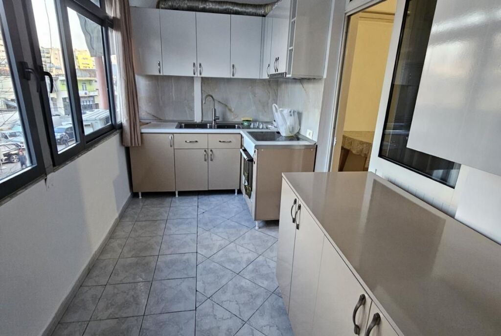 A Don Bosko Viene Affittato Appartamento 2+1 Arredato!