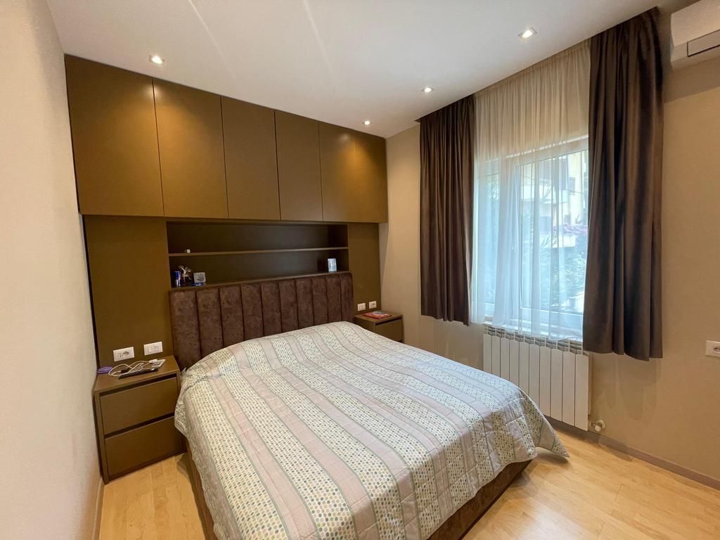 Vile me qira pranë Kompleksit të Vilave Amerikane