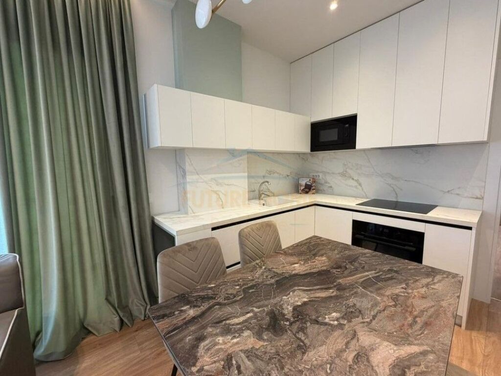 Affitto, Appartamento 2+1+Posto Auto, Via Barrikadave, Tirana.